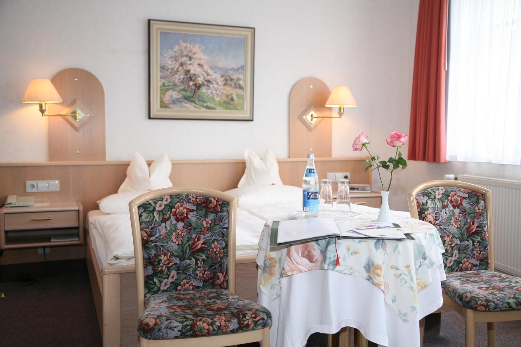 Glocke Weingut Und Hotel روتنبورغ أوب در تاوبر المظهر الخارجي الصورة