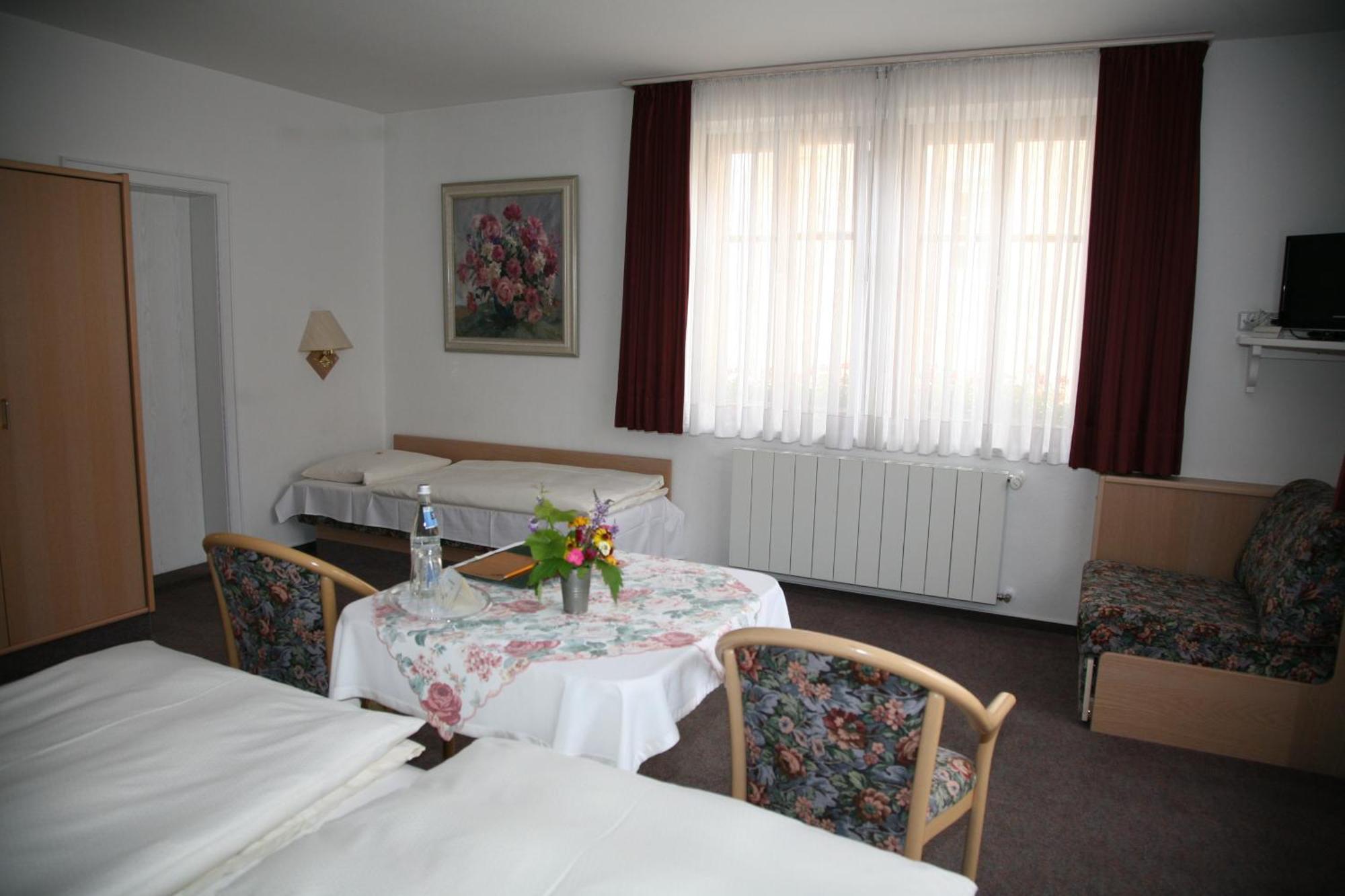 Glocke Weingut Und Hotel روتنبورغ أوب در تاوبر المظهر الخارجي الصورة